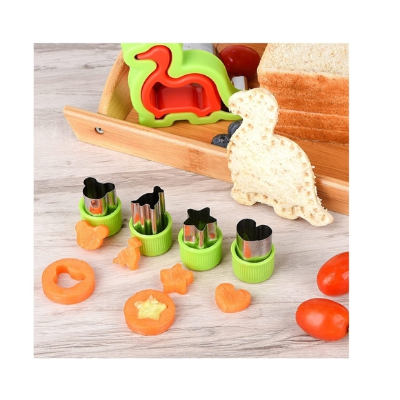16 pcs Set-Sandwich Cutters & Sealers/Uncrustables (Dinosaur, Mickey & Shapes) - Picture 3 of 8
